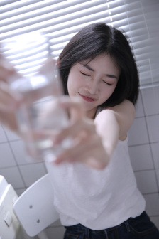 教练把车开到没人的地方小卉